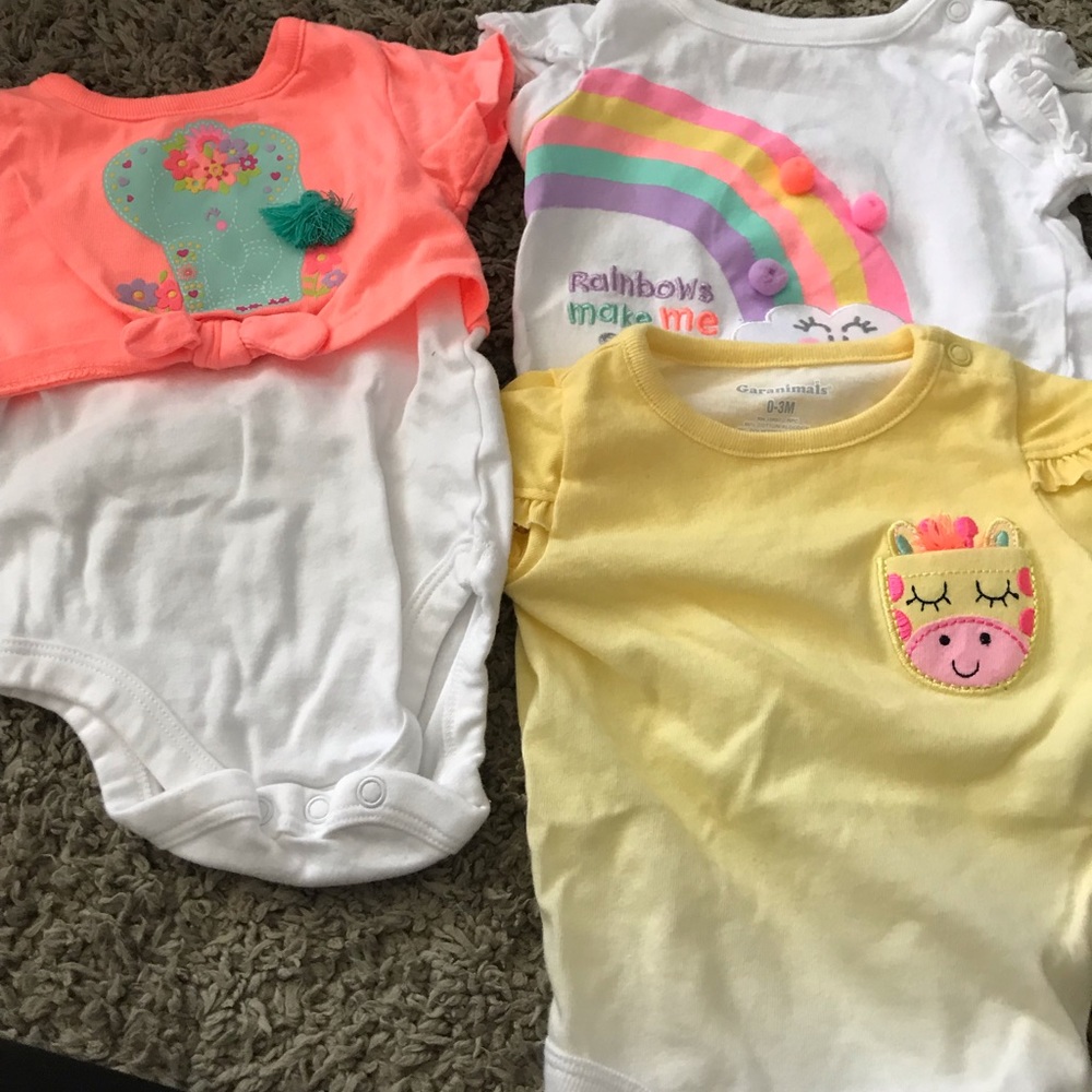 SOLD 💗Onesies 3 baby girl lot 0-3